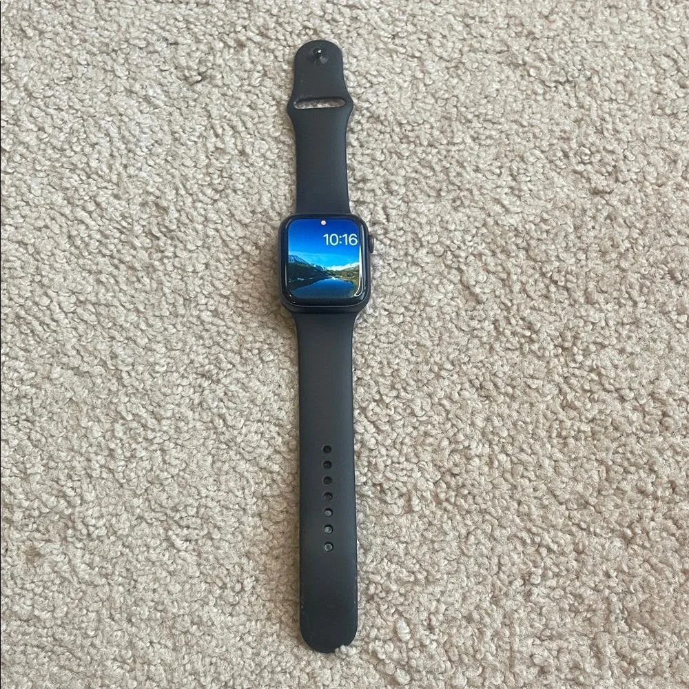 apple watch 4 - Picture 1 of 4